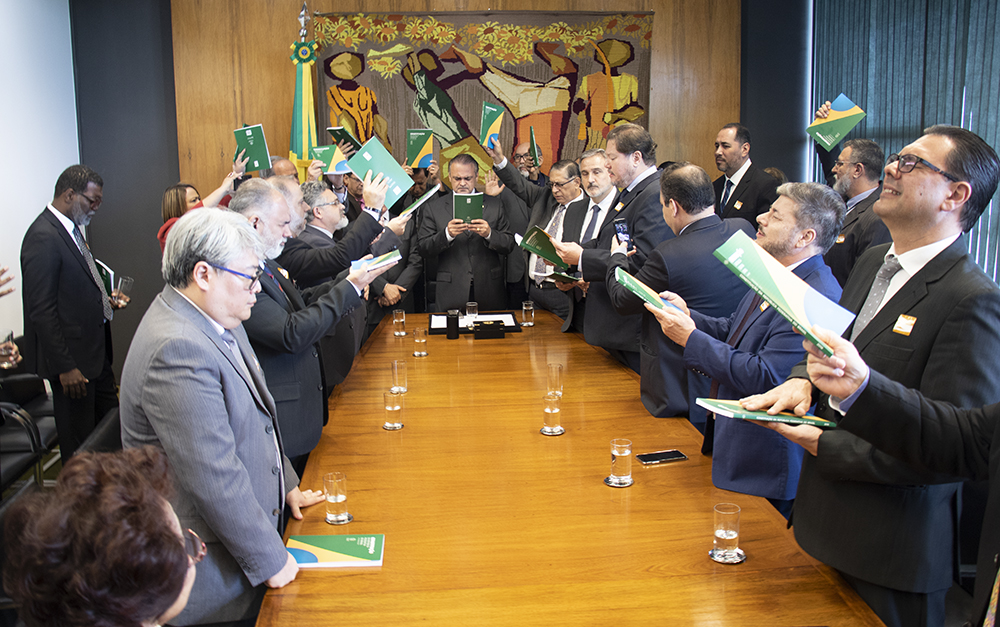 Pastores em oração na Câmara