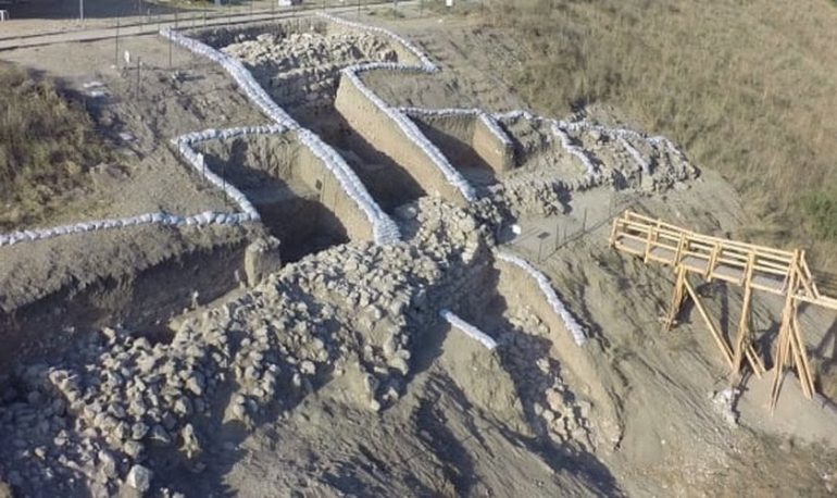 Local da escavação na antiga Laquis, em Israel. A cidade foi fortificada no tempo do rei Roboão. (Foto: Emil Aladjem)